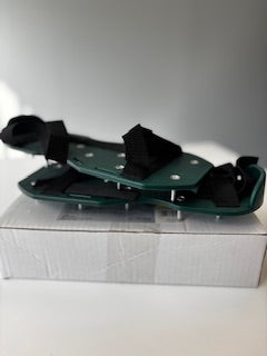 Chaussure à clous vert